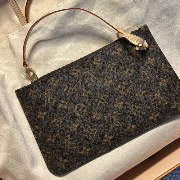 Louis Vuitton Clutch - Picture 4 of 11